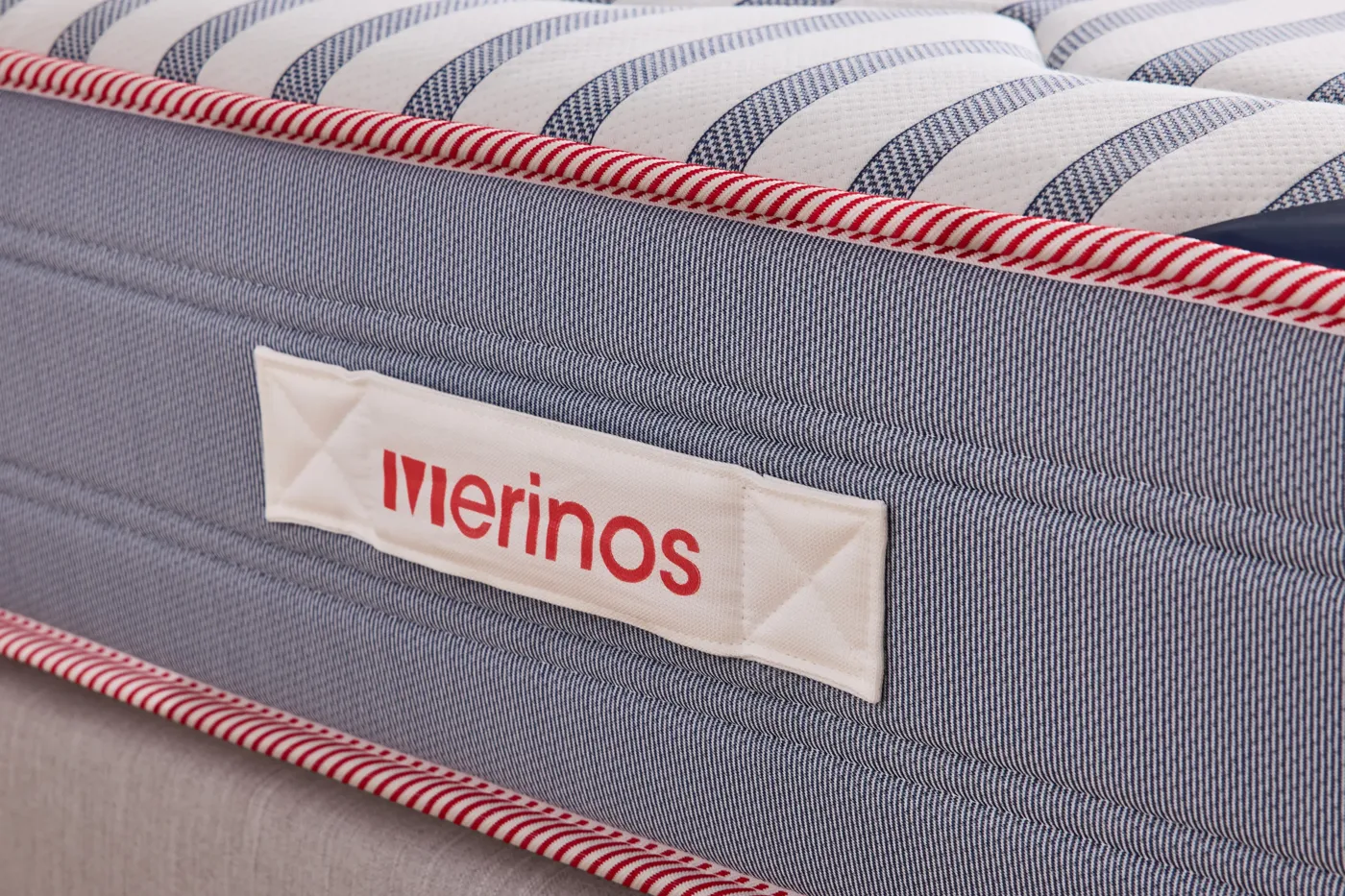 Coutil rayé bleu et blanc d'un matelas Merinos